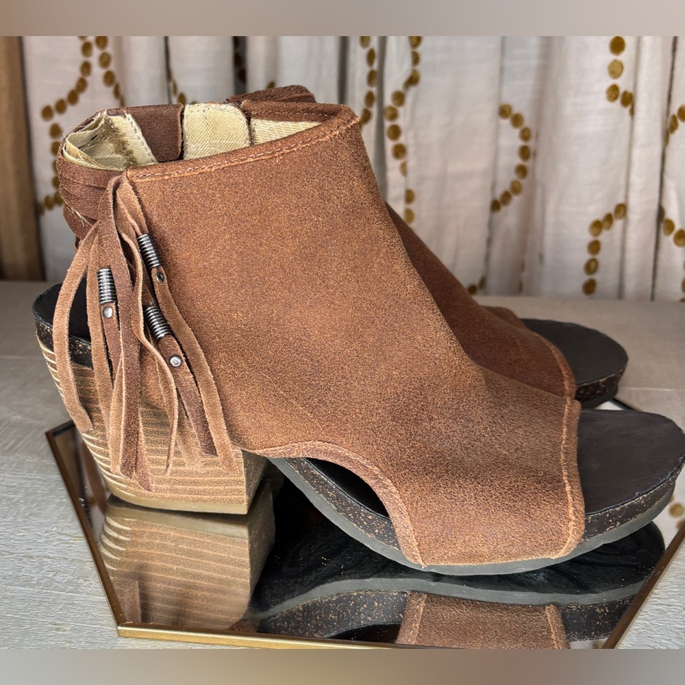OTBT Free Spirit Fringe Tan Open-Toe Wedge Sandals Booties Size 8.5